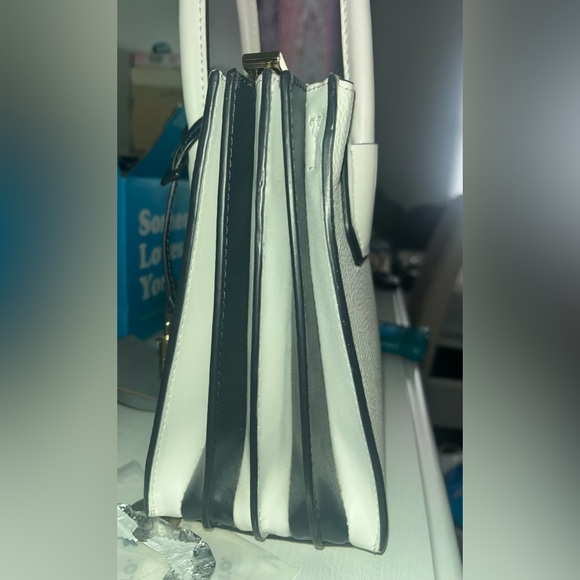 small/medium sized black/white michael kors purse - Picture 6 of 6